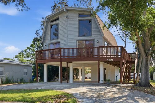 8221 Riverside Dr Ne, ST PETERSBURG, FL, 33702 | Card Image