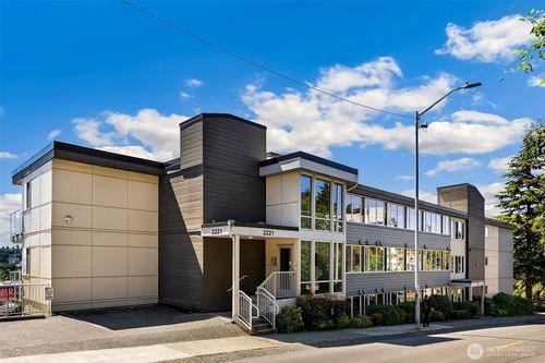303-2221 Gilman Drive W, Seattle, WA, 98119 | Card Image