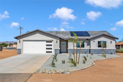 10533 Mohawk Rd, Apple Valley, CA, 92308-7917 | Card Image