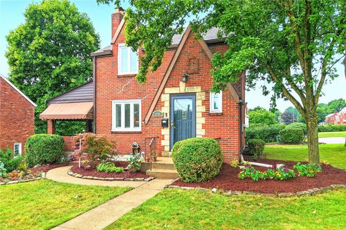 4800 Roberta Dr, Pittsburgh, PA, 15236-2045 | Card Image