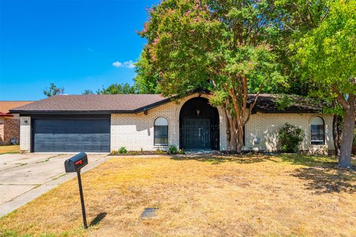2105 Cottie Ln, Arlington, TX, 76010-4755 | Card Image