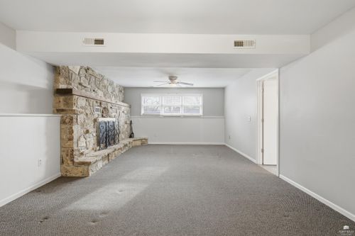 2121 Fox Mdws, Manhattan, KS, 66503-2196 | Card Image