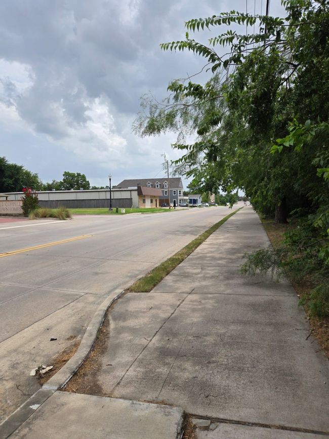 Right at Old Town With Thriving Business Neighbors | Image 17