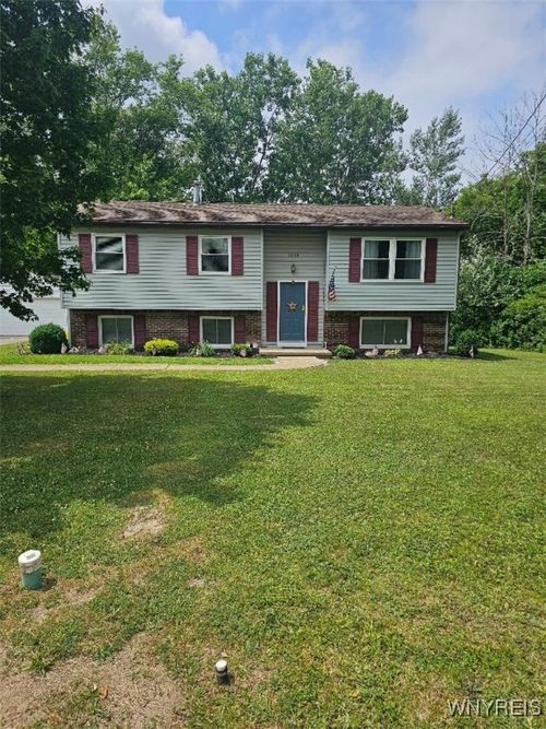 3930 Taylor Rd, Orchard Park, NY, 14127-2232 | Card Image