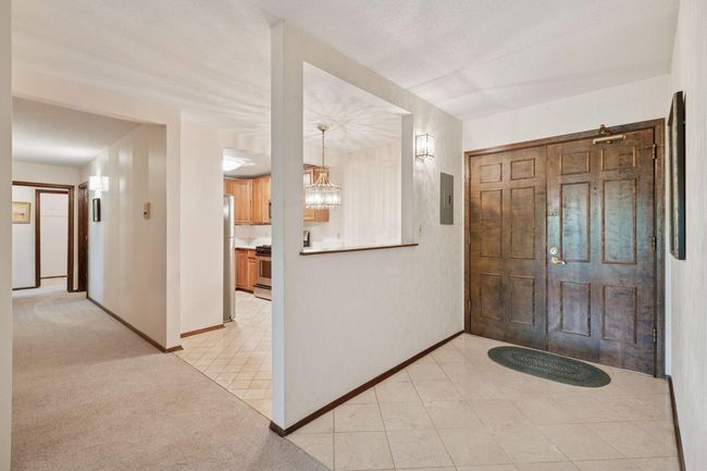 Large Entryway & Doors for Easy Moving | Image 9