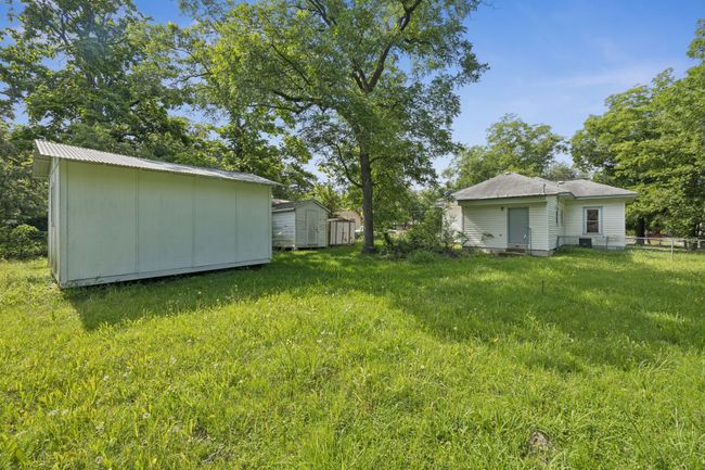 909 E High St, House other with 3 bedrooms, 1 bathrooms and null parking in Terrell TX | Image 22