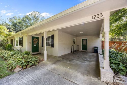 1225 W Gilbert St, Hendersonville, NC, 28792-5803 | Card Image