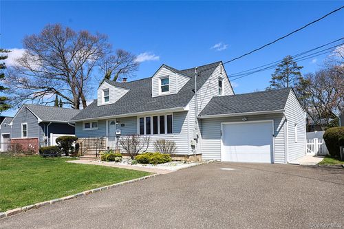 1481 N Meadow Road, Hempstead, NY, 11566 | Card Image