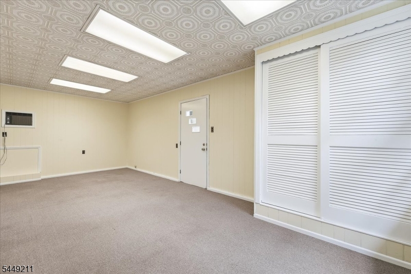 Commercial Lease in Long Hill Twp. 4