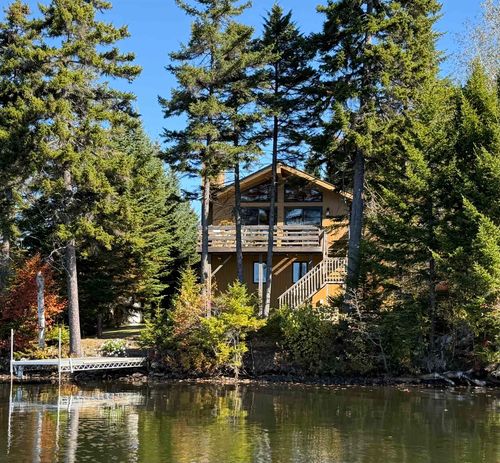 521 Beach Rd, Pittsburg, NH, 03592-5460 | Card Image