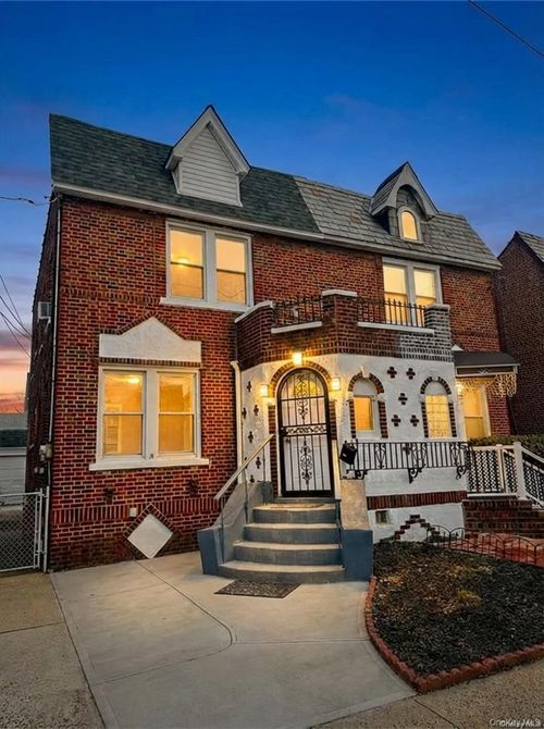 95-27 239th St, Floral Park, NY, 11001-3826 | Card Image