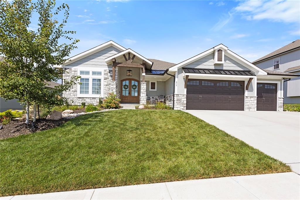Bridgeshire Dr, Raymore, MO 64083
