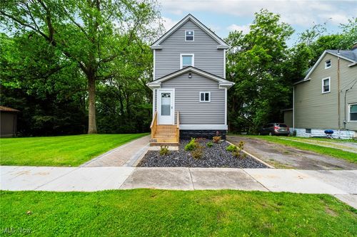90 Frank St, Struthers, OH, 44471-2208 | Card Image