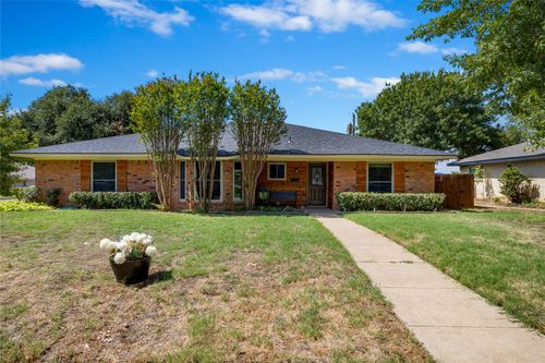 2004 Ford St, Arlington, TX, 76013-4928 | Card Image