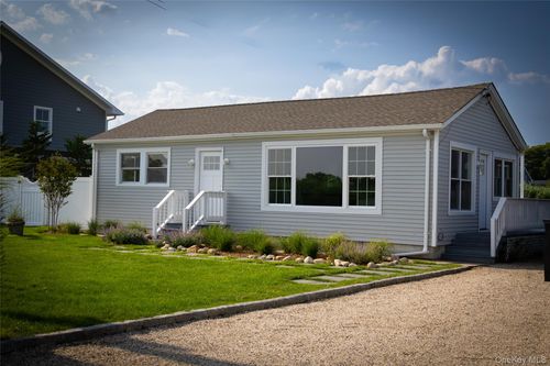 7 Laura Lee Dr, Center Moriches, NY, 11934-3712 | Card Image