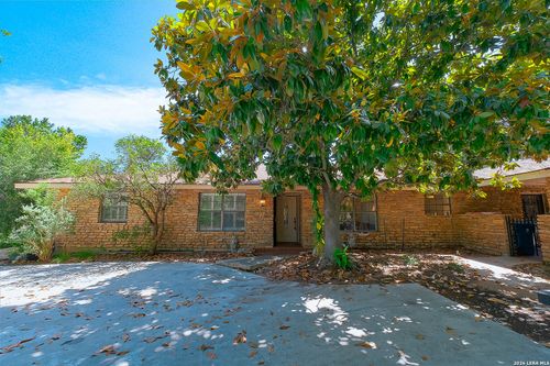 104 Braeburn Cir, Kerrville, TX, 78028-6519 | Card Image