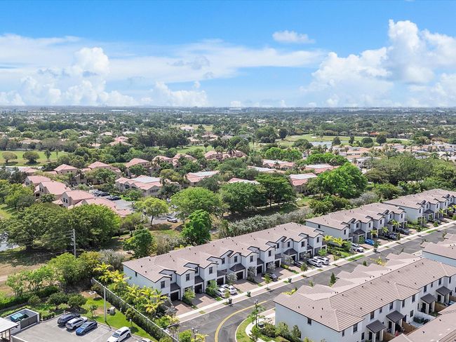 203 Sw 159th Ter, Townhouse with 4 bedrooms, 2 bathrooms and null parking in Pembroke Pines FL | Image 47