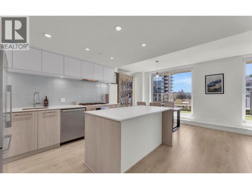 405-680 Seylynn Crescent, North Vancouver, BC, V7J0B5 | Card Image