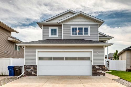 38 Cambridge Close, Blackfalds, AB, T4M0A3 | Card Image