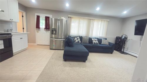 9 Florus Crom Ct, Stony Point, NY, 10980-1802 | Card Image