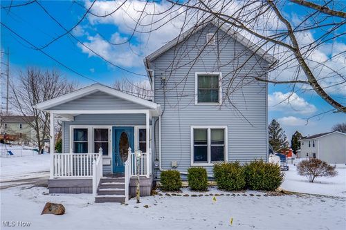 377 Hillsdale Ave, Barberton, OH, 44203-6758 | Card Image