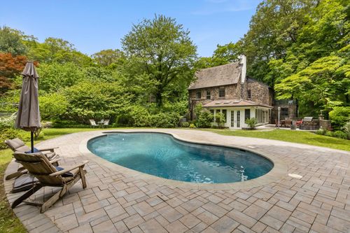 100 Mount Airy Rd S, Croton-On-Hudson, NY, 10520-2101 | Card Image