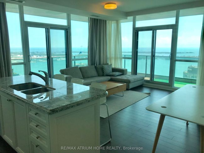 4905 - 33 Bay St, Condo with 3 bedrooms, 2 bathrooms and 1 parking in Toronto ON | Image 4