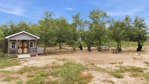 1083 County Road 6610, Devine, TX, 78016-4153 | Card Image