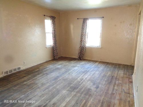 2259 Avon St, Saginaw, MI, 48602-3813 | Card Image