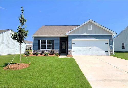 221 Macintosh Dr, King, NC, 27021-8846 | Card Image