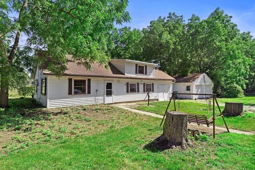 W156N7968 Pilgrim Road, Menomonee Falls, WI, 53051 | Card Image