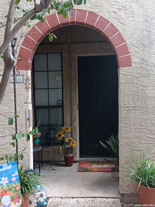 106-6100 Woodlake Pkwy, San Antonio, TX, 78244-1422 | Card Image