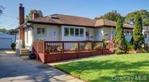 486 Poplar Ln, East Meadow, NY, 11554-3733 | Card Image