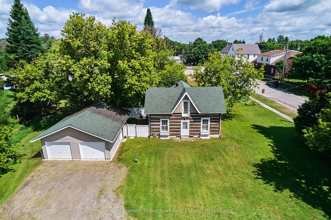 2148 Stisted Rd S, House other with 3 bedrooms, 2 bathrooms and 6 parking in Sprucedale ON | Image 4