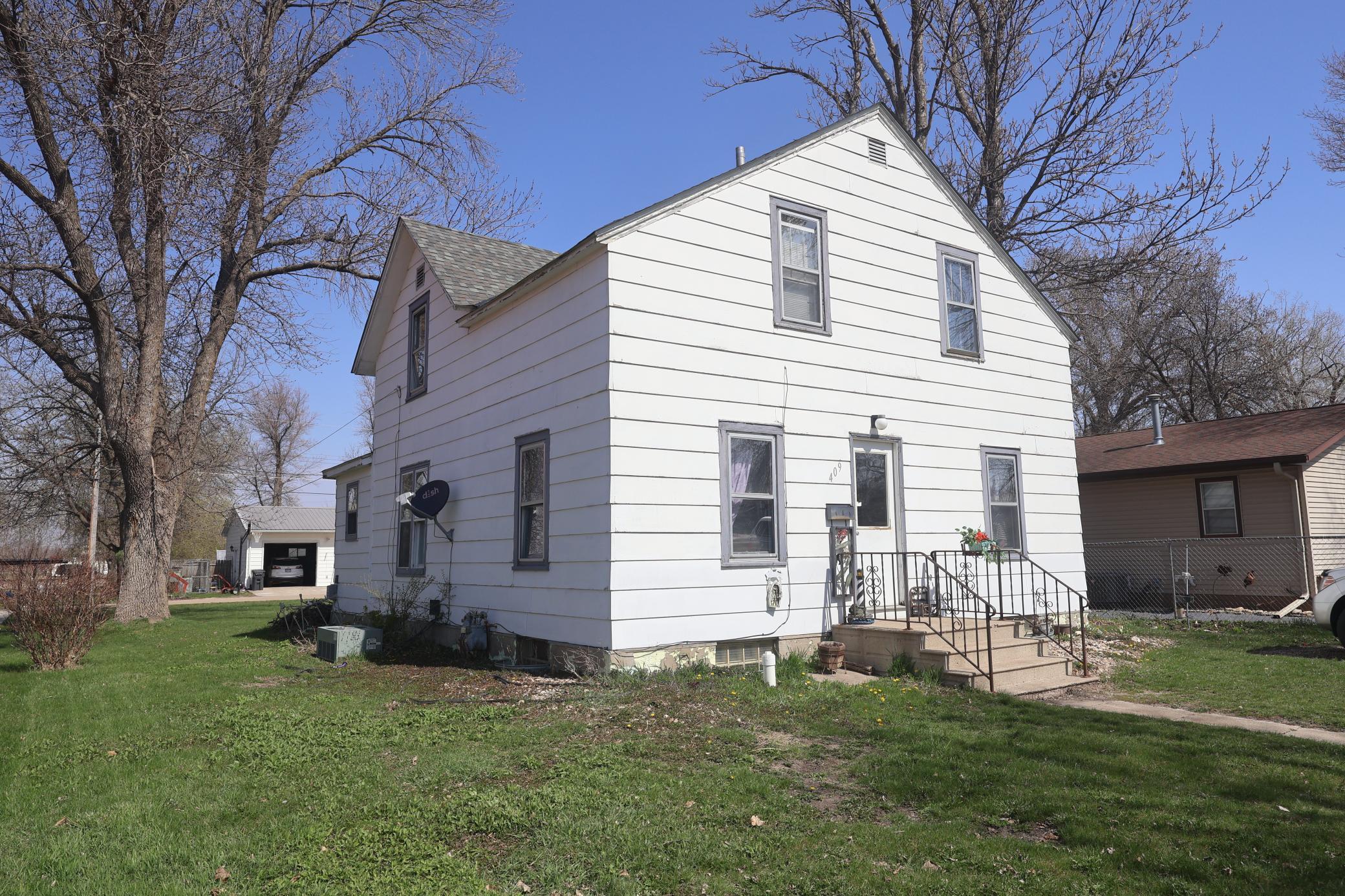 9th St, Morris, MN 56267