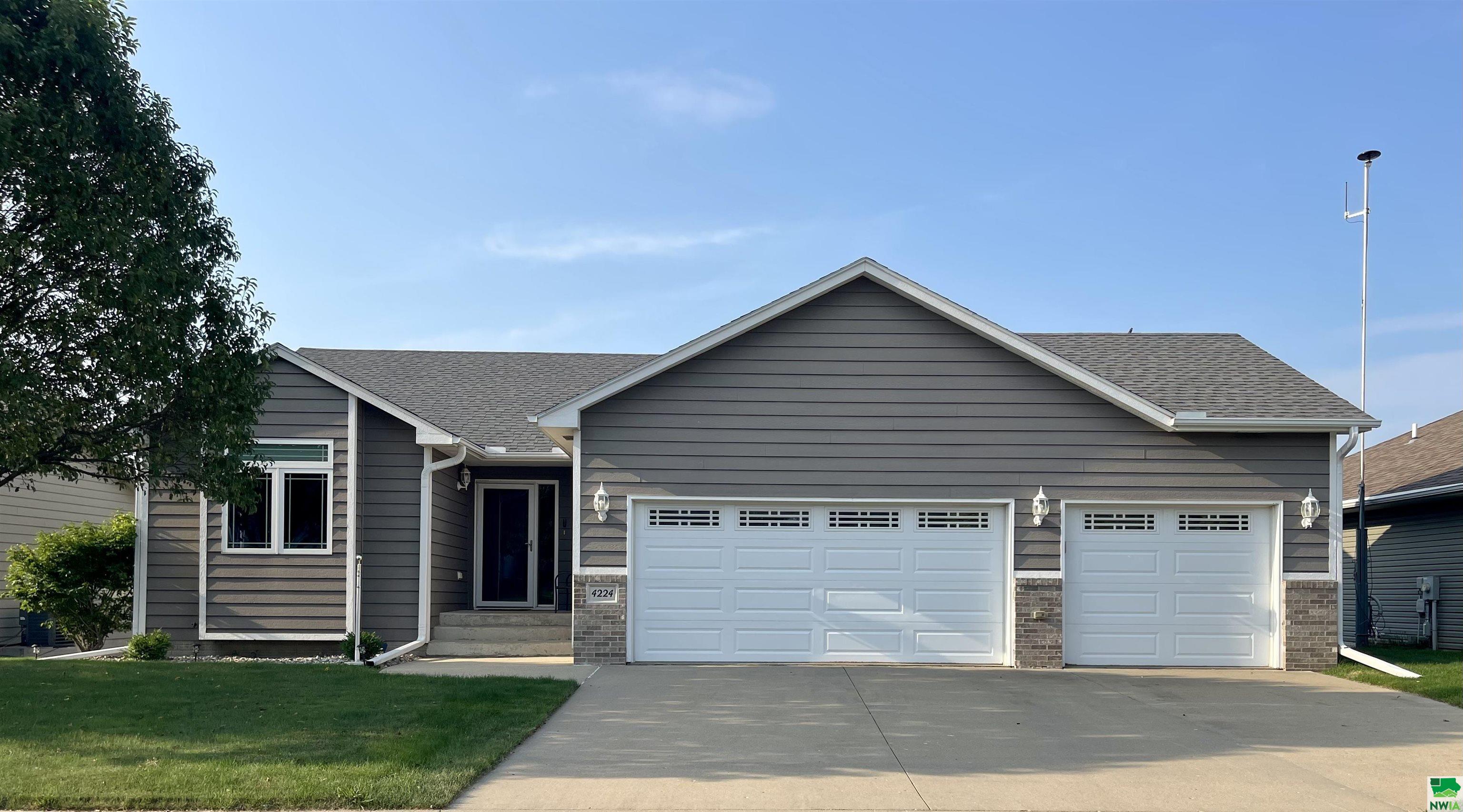 Fieldcrest Dr, Sioux City, IA 51103
