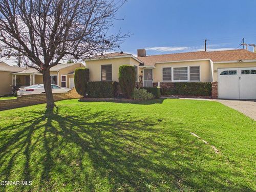 831 N Beachwood Drive, Burbank, CA, 91506 | Card Image