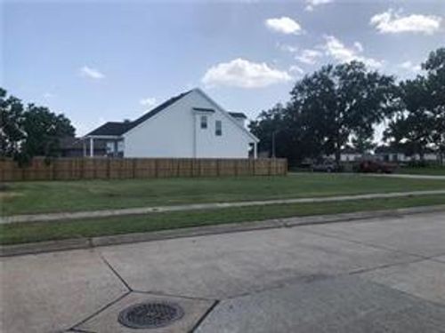 2005 Benjamin St, Arabi, LA, 70032-2174 | Card Image