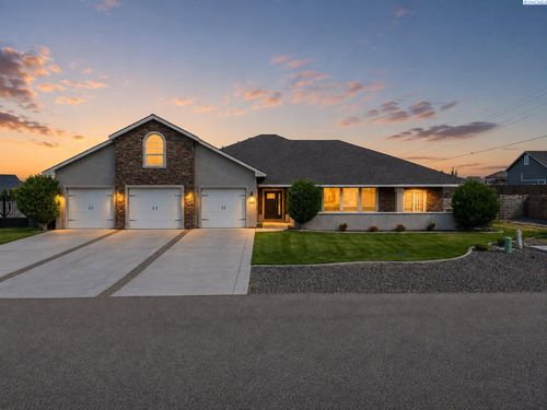 6401 Eagle Crest Dr, Pasco, WA, 99301-8544 | Card Image