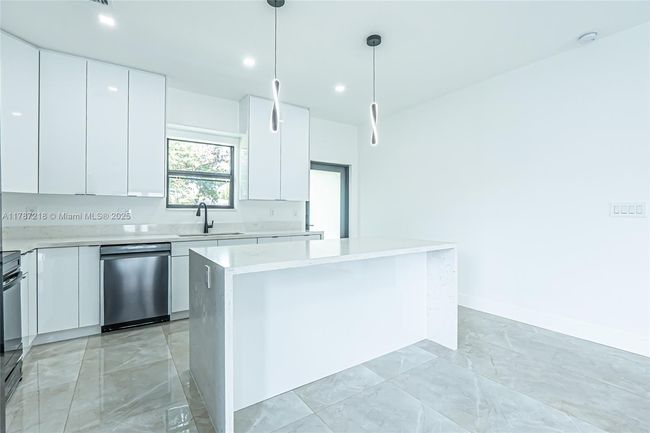 0 - 2739 Nw 7 Th St, House other with 4 bedrooms, 3 bathrooms and null parking in Fort Lauderdale FL | Image 7