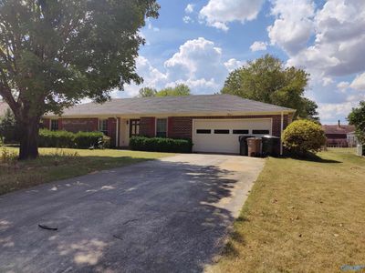 2019 Sw Clayton Avenue, House other with 3 bedrooms, 1 bathrooms and null parking in Decatur AL | Image 2