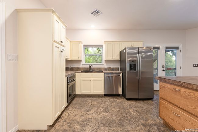 Downstairs Kitchen | Image 33