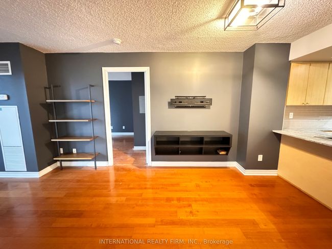 2308 - 763 Bay St, Condo with 1 bedrooms, 1 bathrooms and 1 parking in Toronto ON | Image 5
