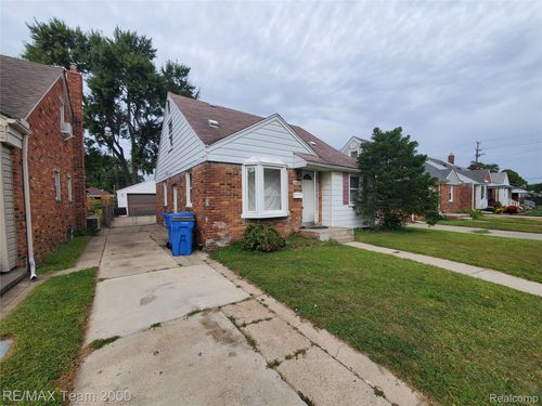 6985 Vernon St, Dearborn Heights, MI, 48127-2227 | Card Image