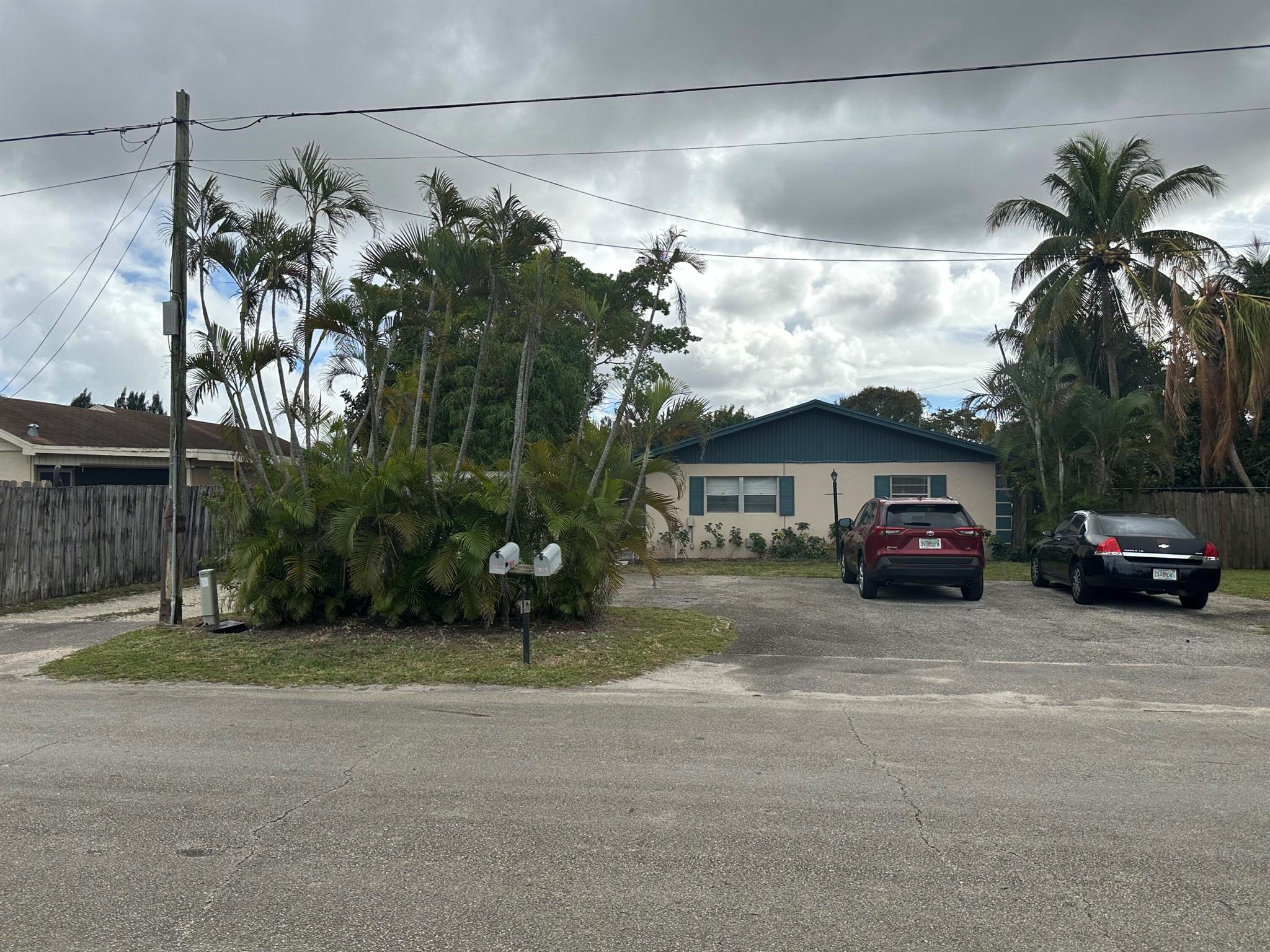 Ruth Rd, Lake Worth Beach, FL 33461