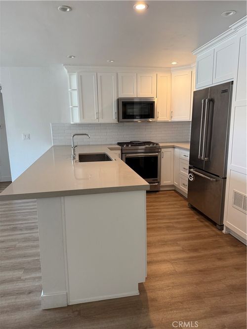 75 18th St, Hermosa Beach, CA, 90254-3429 | Card Image