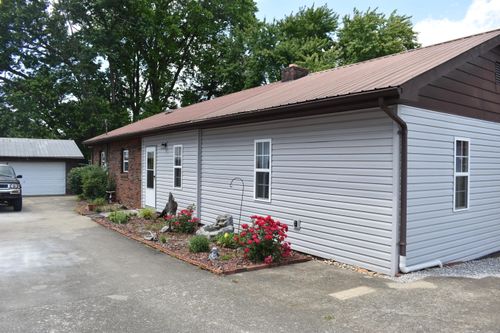 125 Bean St, Monticello, KY, 42633-2052 | Card Image