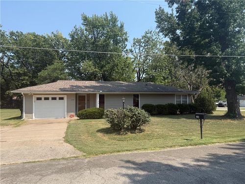 2400 Linda Jean Dr, Independence, KS, 67301-2025 | Card Image