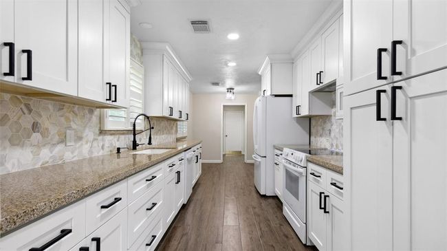3203 Piney Brook Dr, House other with 3 bedrooms, 2 bathrooms and 2 parking in La Porte TX | Image 7