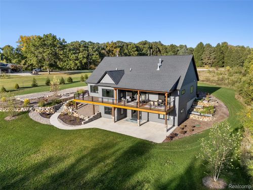 1920 Woodcreek Dr, Brighton, MI, 48114-8242 | Card Image